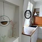 I To Etager I Top-hyggeligt Kobenhavnsk Kvarter Taet Pa Offentlig Transport *
